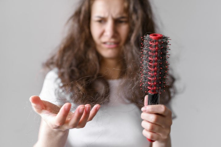 Combatting Common Hair Problems: Solutions for Dandruff, Frizz, and Hair Loss